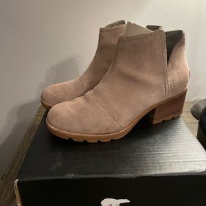 Sorel Cate cut out boots